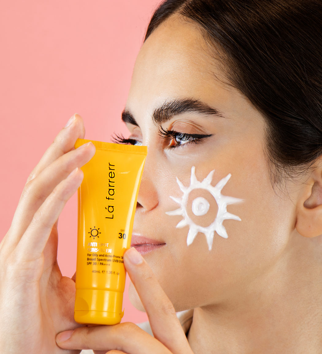 کرم ضد آفتاب و ضد لک SPF 30 بدون رنگ پوست چرب و آکنه دار لافارر