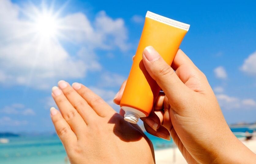 بهترین ضد آفتاب  برای پوست لک دار